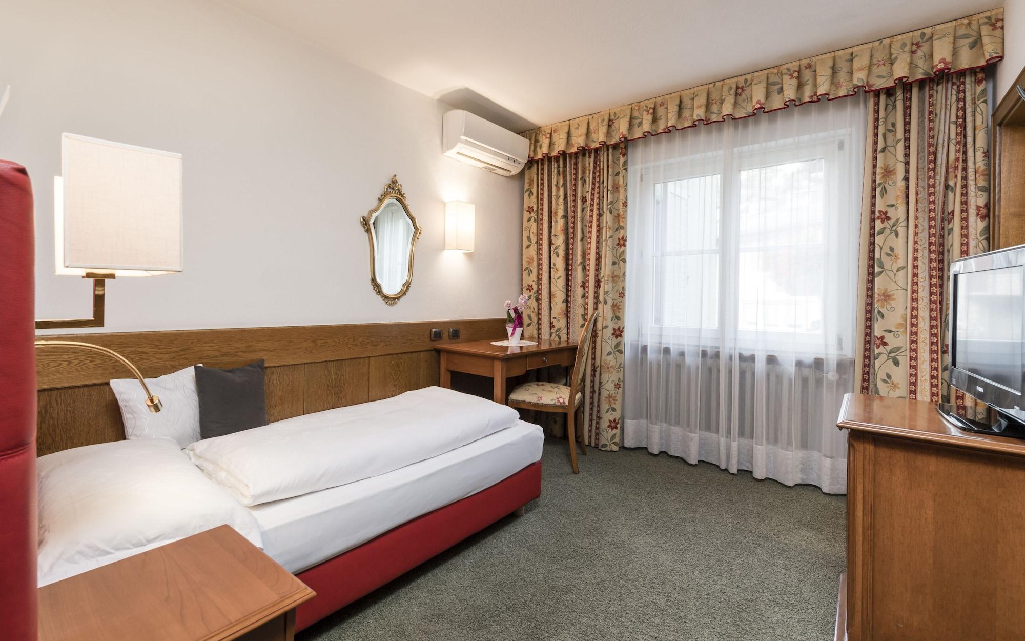 Hotel Gruener Baum Bressanone Kültér fotó