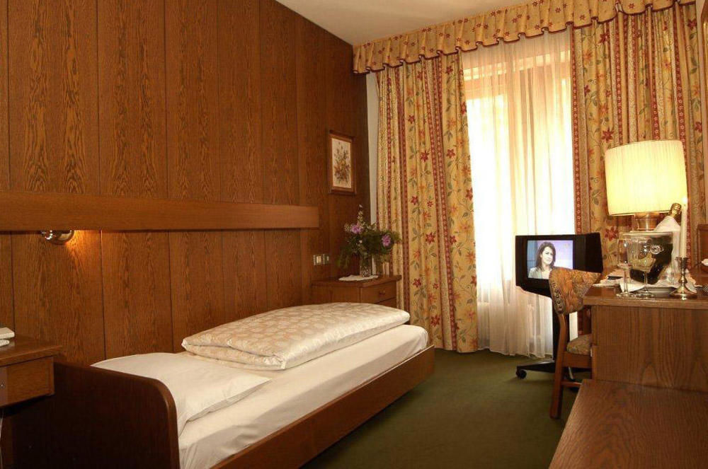 Hotel Gruener Baum Bressanone Kültér fotó